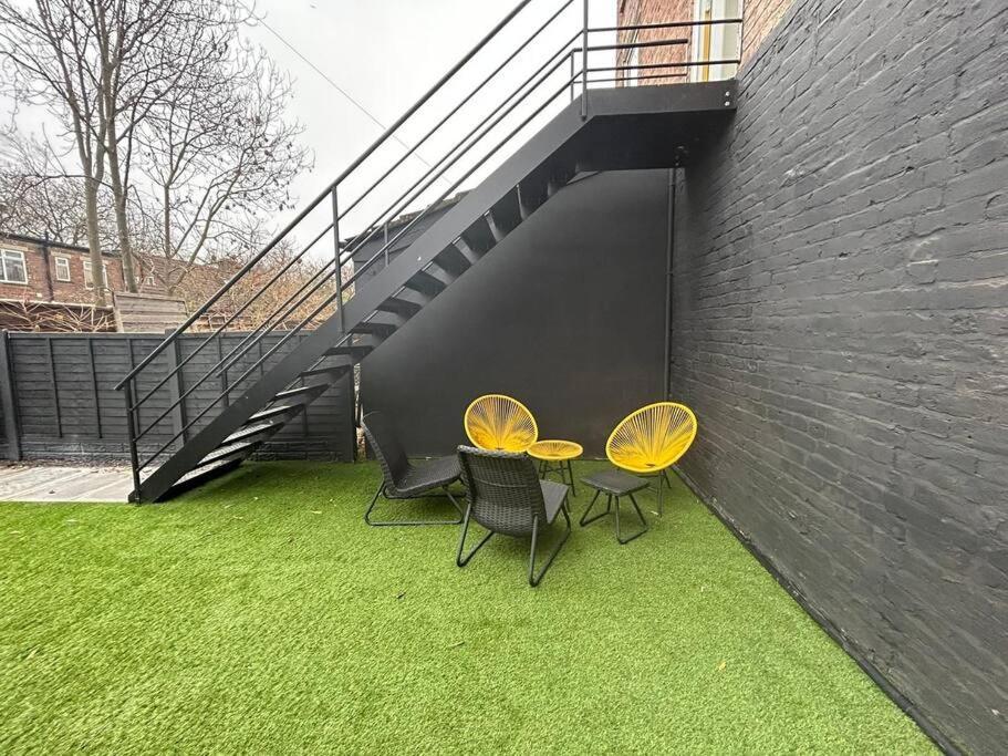 Super Stylish Apartment In Urmston Flat 3 Exterior photo